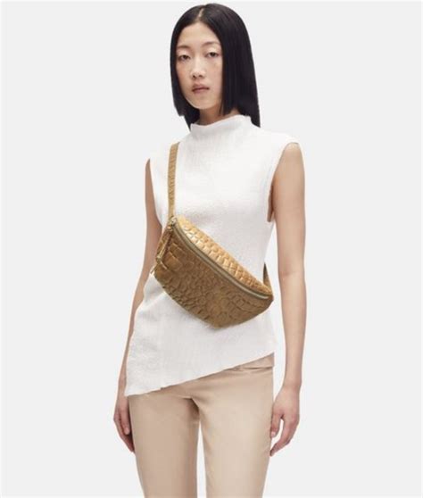 uniqlo bauchtasche trend